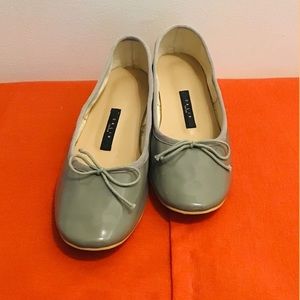 CALIN Grey Patent Leather Ballerinas